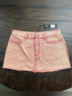 Fashion Nova Women’s Denim Mini Skirt Med Pink Light Wash Pockets Raw Hem NWT